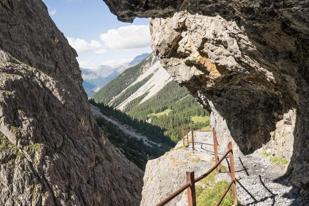 Hotel Garni Panorama Scuol Exterior photo